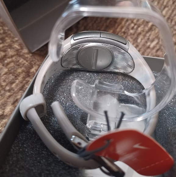 NIB NIKE IMARA WR0075-098 LADIES WATCH - Picture 4 of 6